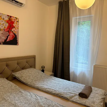 Suzannah By The Danube Apartment Budapest
