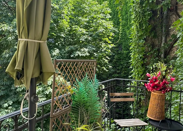 Suzannah By The Danube Budapeszt