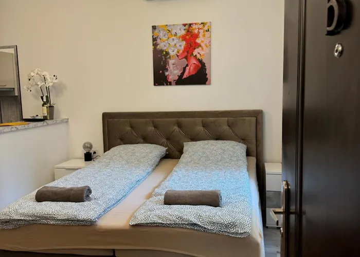 Suzannah By The Danube