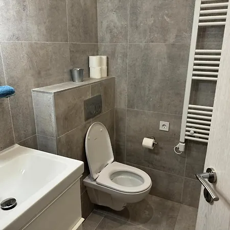 Suzannah By The Danube 아파트 *