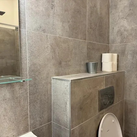 아파트 Suzannah By The Danube *